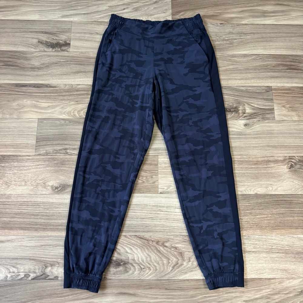 Athleta Brooklyn Textured Joggers in Blue Camo Print Size 2 Petite